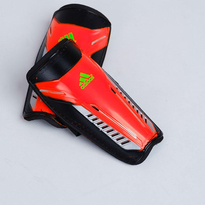  Щитки футбольные