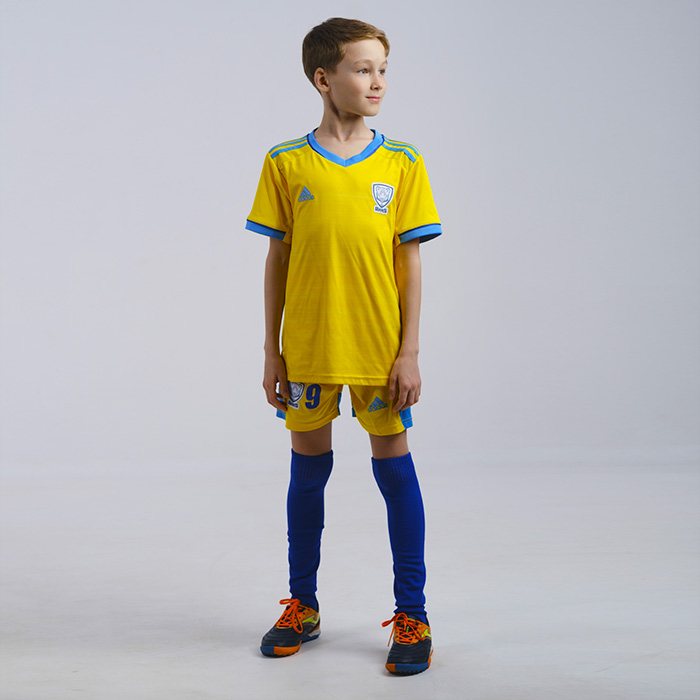 Спортивная одежда. Форма для футбола, щетки, рюкзак детский